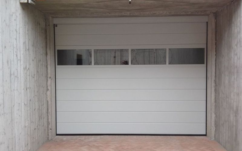 Superficie in acciaio, finitura WOODGRAIN nel colore grigio luce RAL 7035