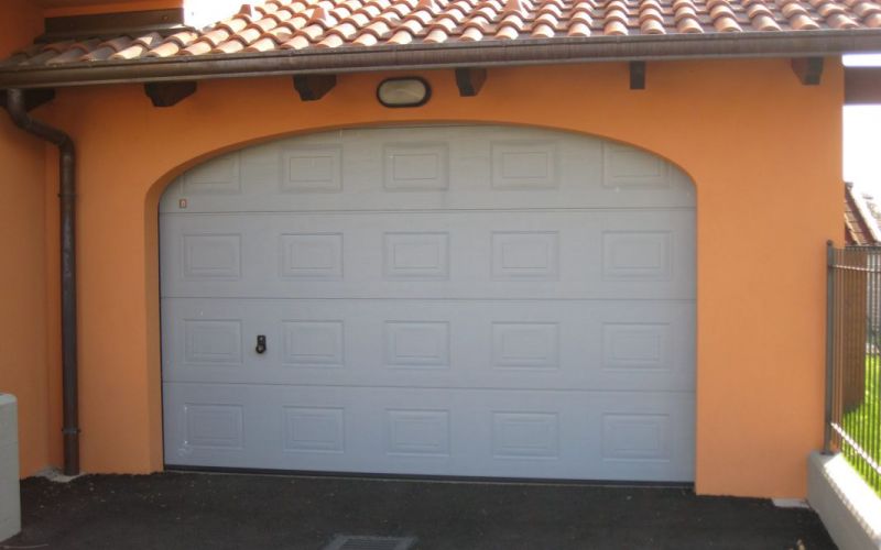 Superficie in acciaio, finitura CASSETTONE nel colore grigio finestra RAL7040