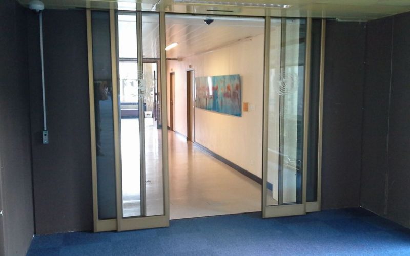 Porta telescopica a quattro ante